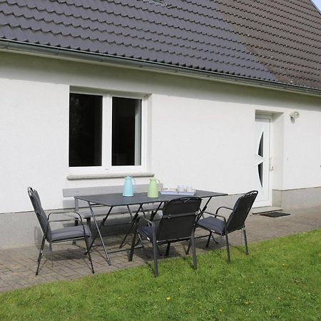 Kleines Haus Am Feld Vila Rehna Exterior foto