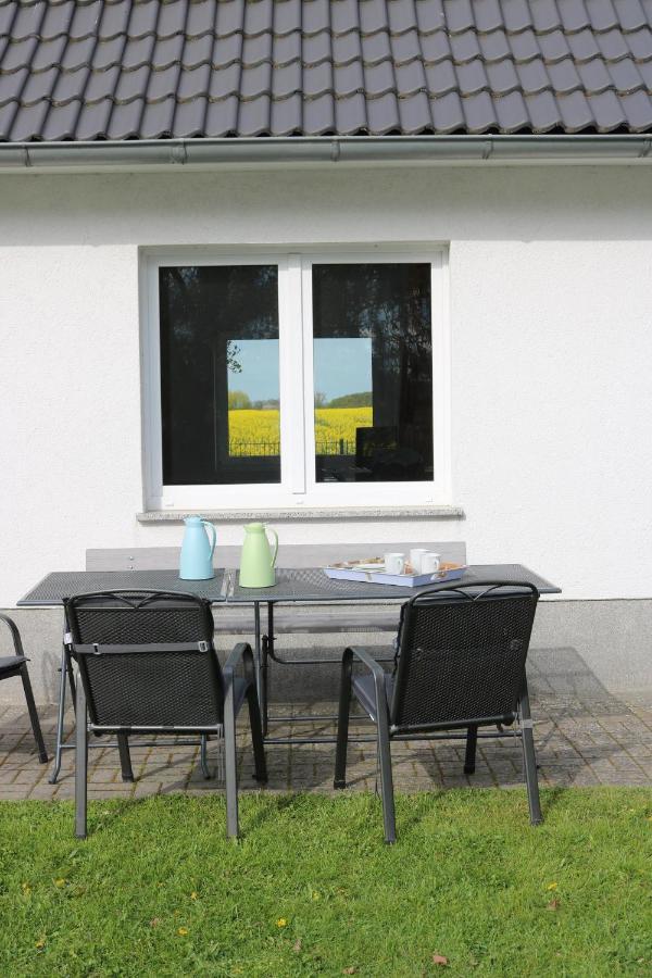 Kleines Haus Am Feld Vila Rehna Exterior foto